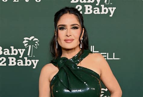 Salma Hayek comparte ardientes fotos en las que posa sin ropa